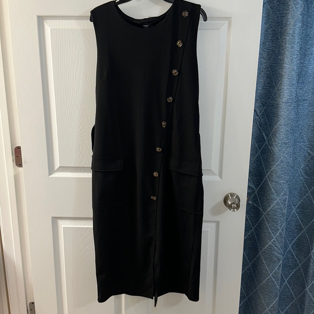 Max Women’s Sleeveless Dress